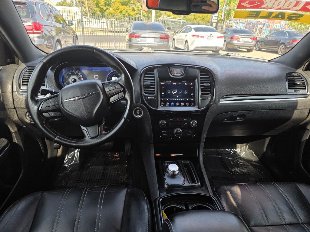 2019 Chrysler 300 Image 10