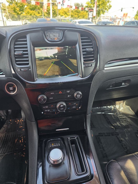 2019 Chrysler 300 Image 13