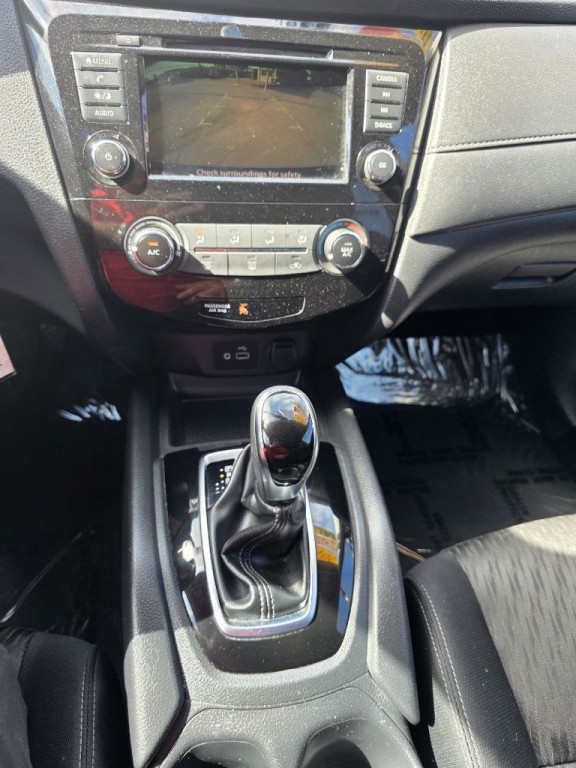 2018 Nissan Rogue Image 12