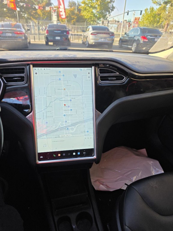 2014 Tesla Model S Image 12