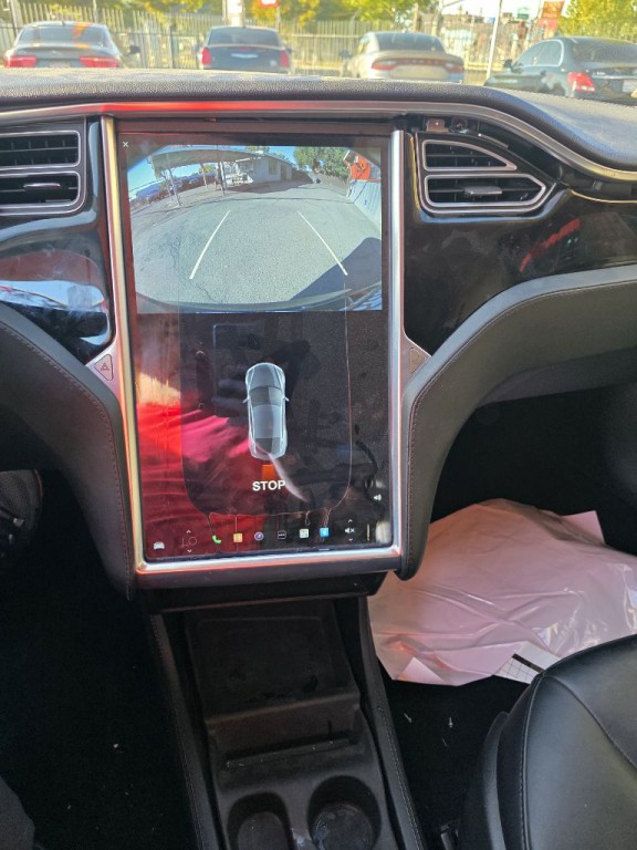 2014 Tesla Model S Image 14
