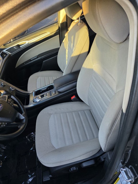 2020 Ford Fusion Image 9