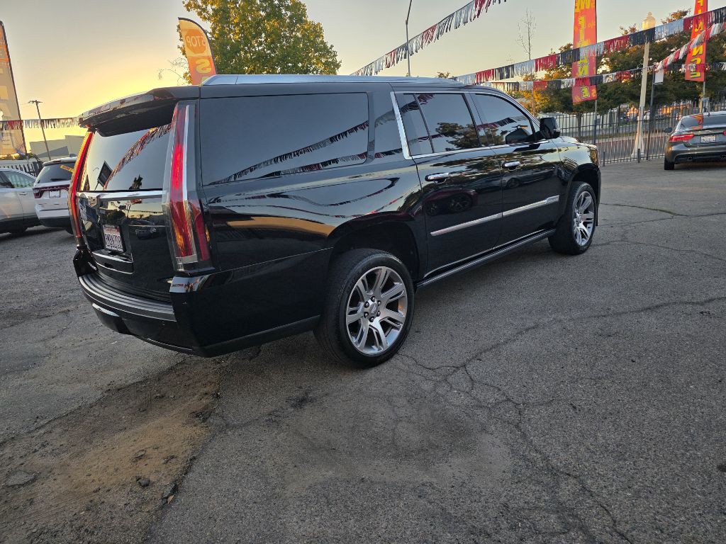 2015 Cadillac Escalade Image 4
