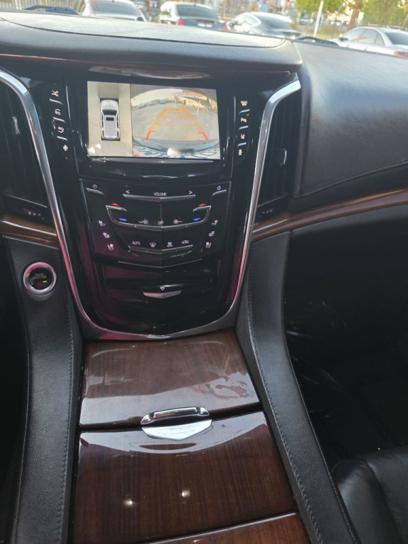 2015 Cadillac Escalade Image 16
