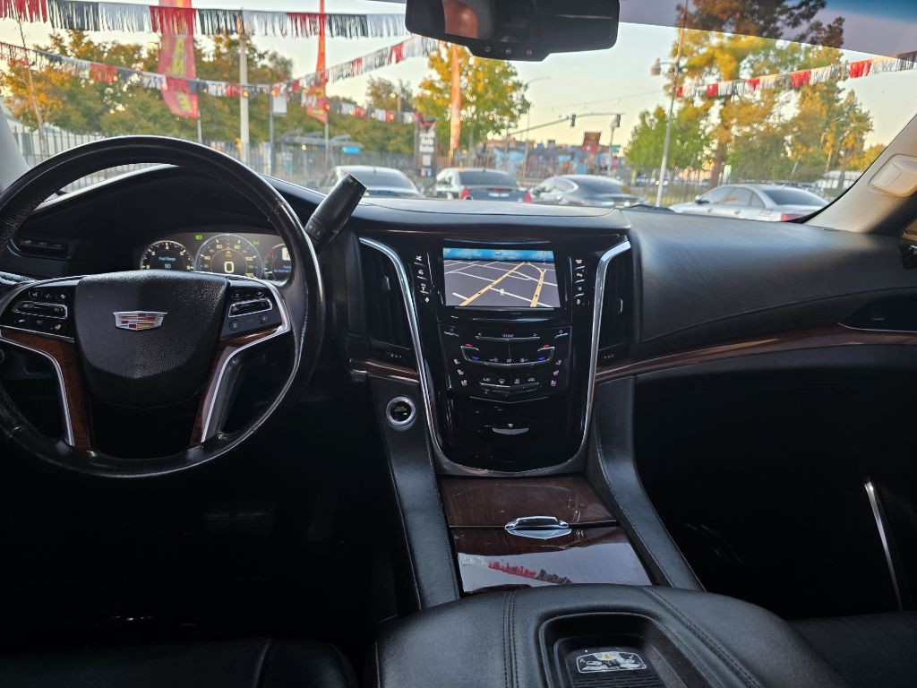 2015 Cadillac Escalade Image 17