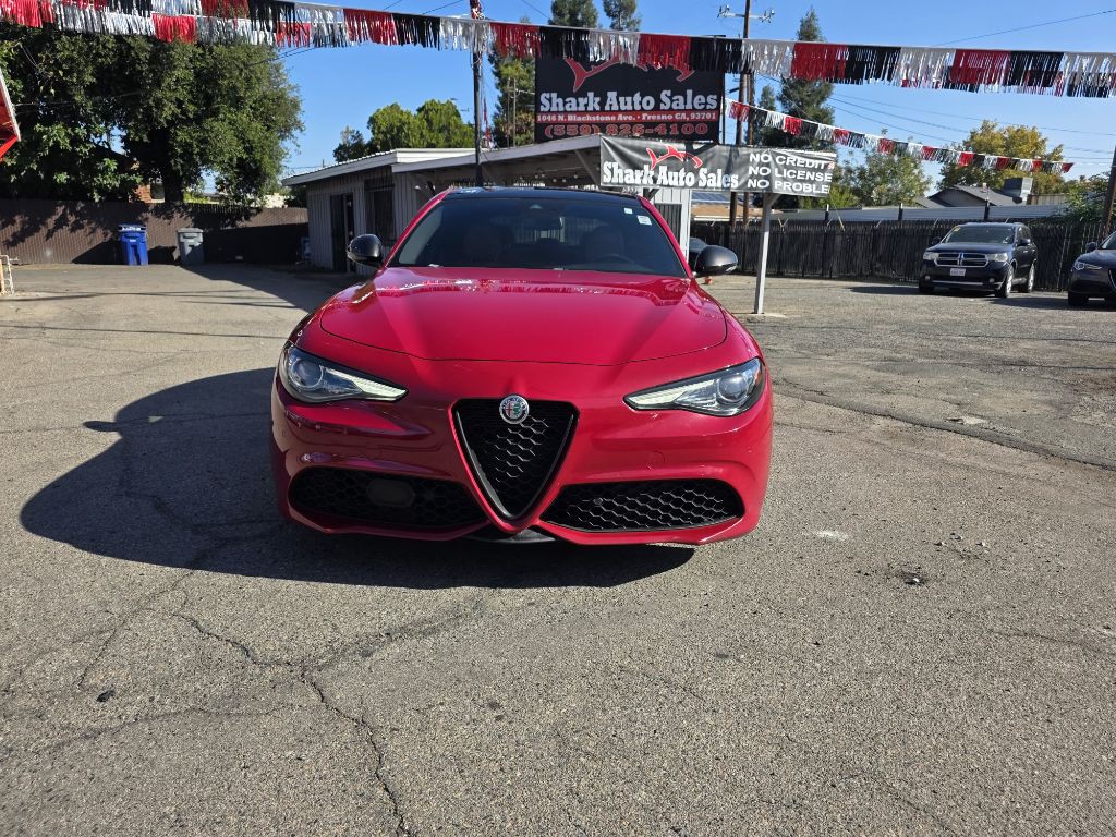 2020 Alfa Romeo Giulia Image 2