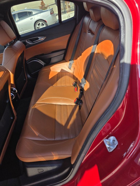2020 Alfa Romeo Giulia Image 9