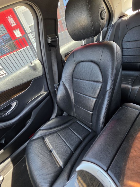 2018 Mercedes-Benz C-Class Image 2