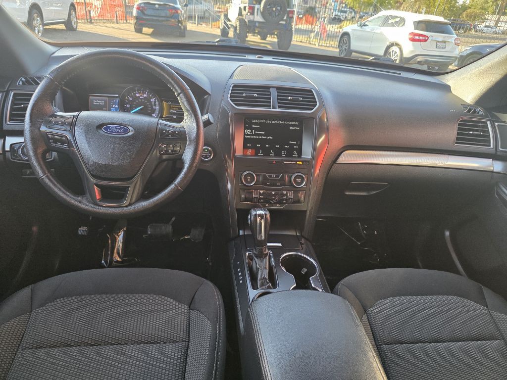 2018 Ford Explorer Image 16