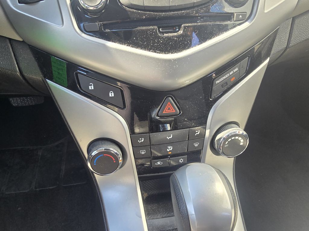 2013 Chevrolet Cruze Image 12