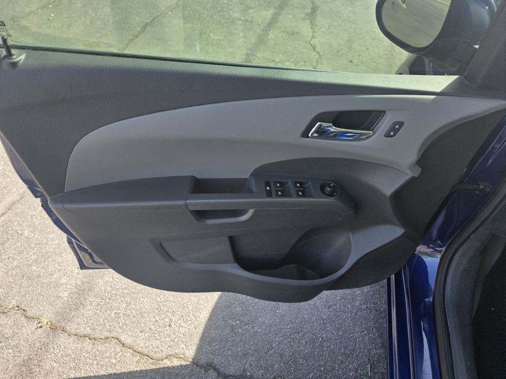 2014 Chevrolet Sonic Image 6