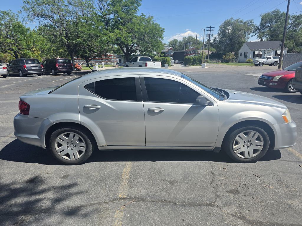 2011 Dodge Avenger Image 3