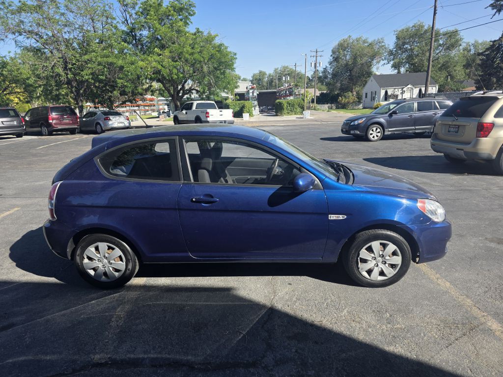 2010 Hyundai Accent Image 3