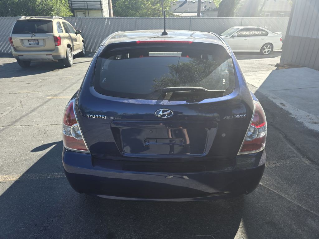 2010 Hyundai Accent Image 4