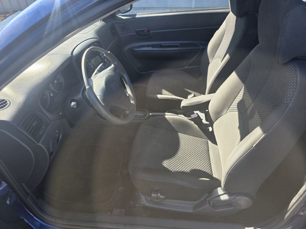 2010 Hyundai Accent Image 5