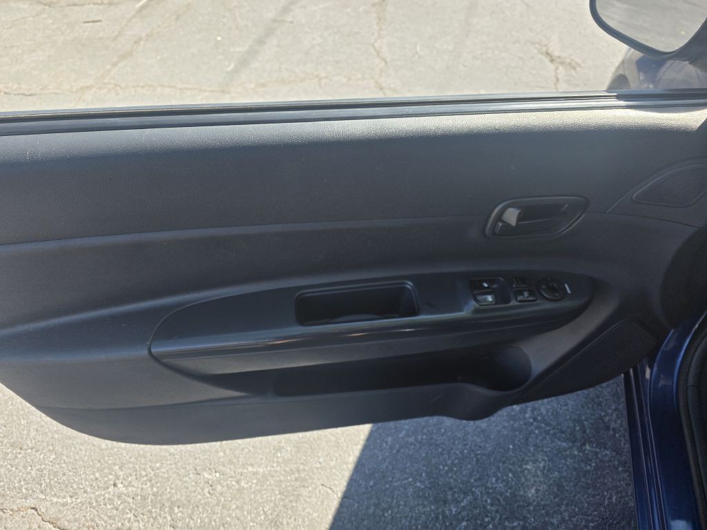 2010 Hyundai Accent Image 6