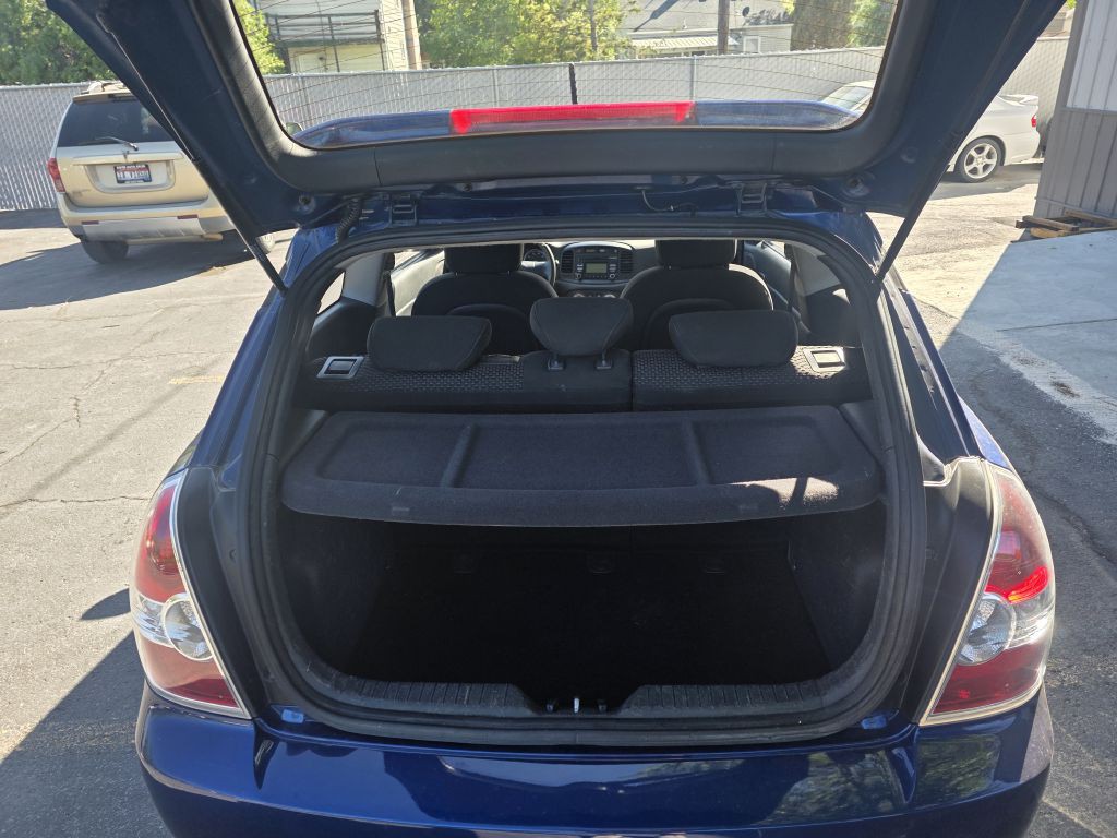 2010 Hyundai Accent Image 8