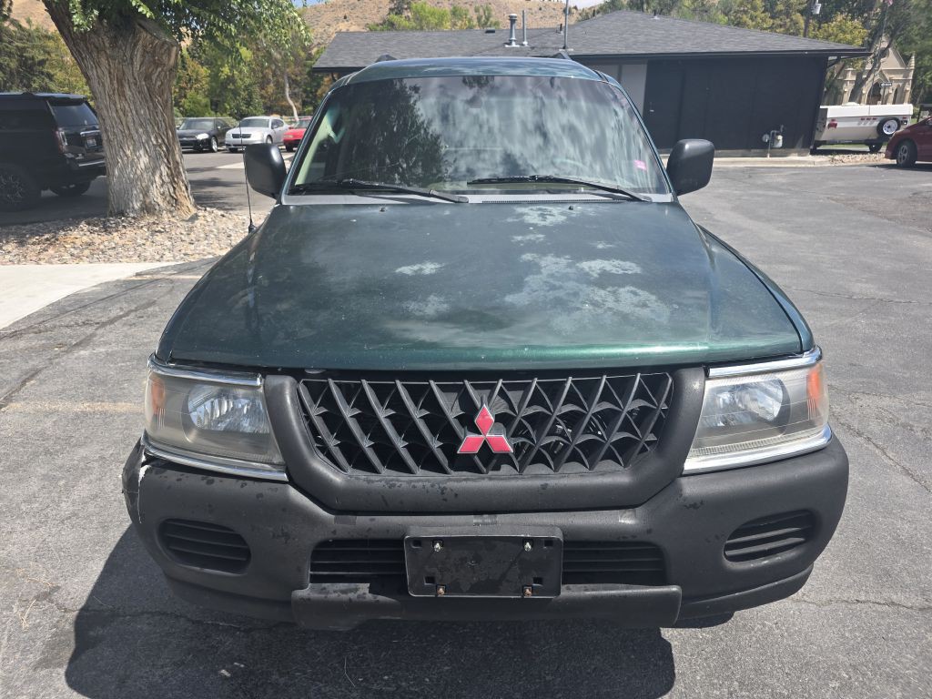 2003 Mitsubishi Montero Image 2