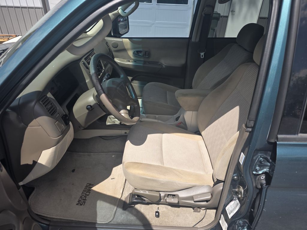 2003 Mitsubishi Montero Image 5