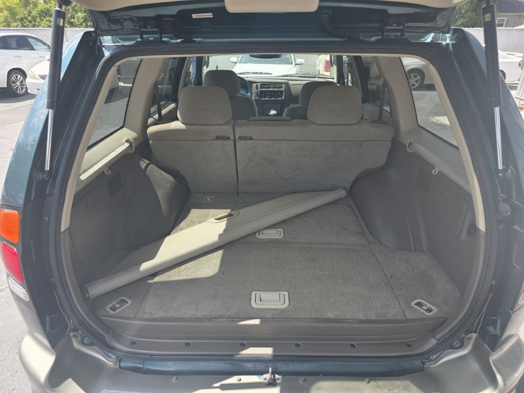 2003 Mitsubishi Montero Image 8