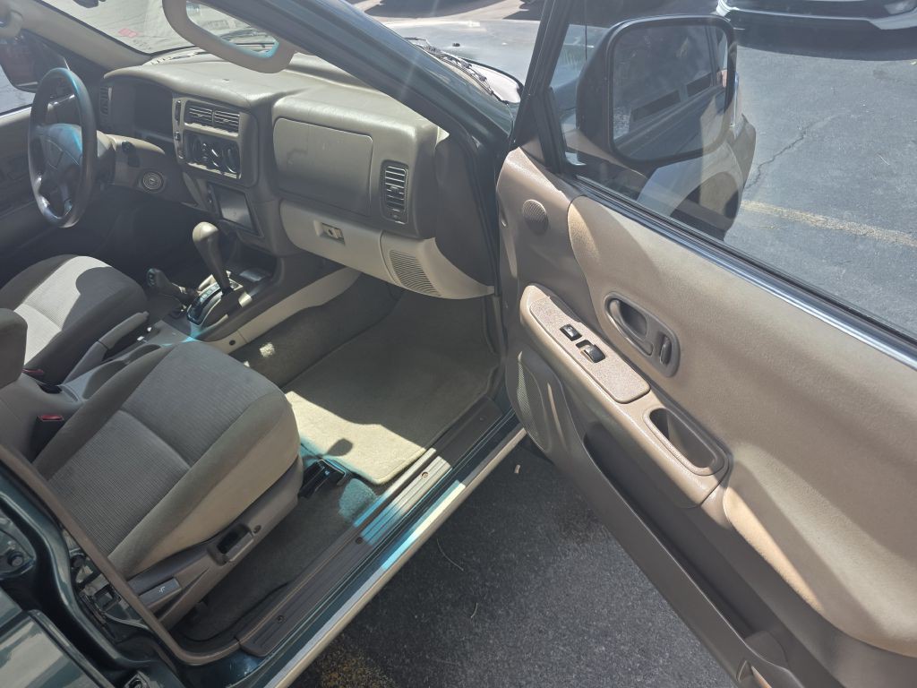 2003 Mitsubishi Montero Image 9