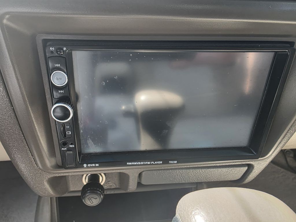 2003 Mitsubishi Montero Image 13