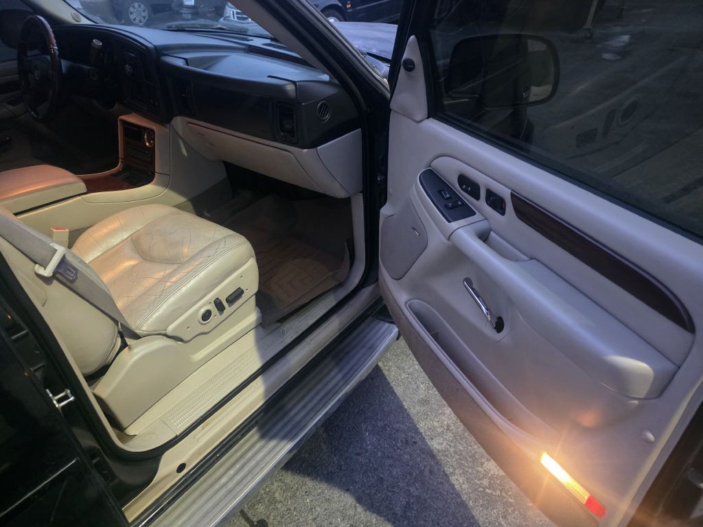 2006 Cadillac Escalade Image 10