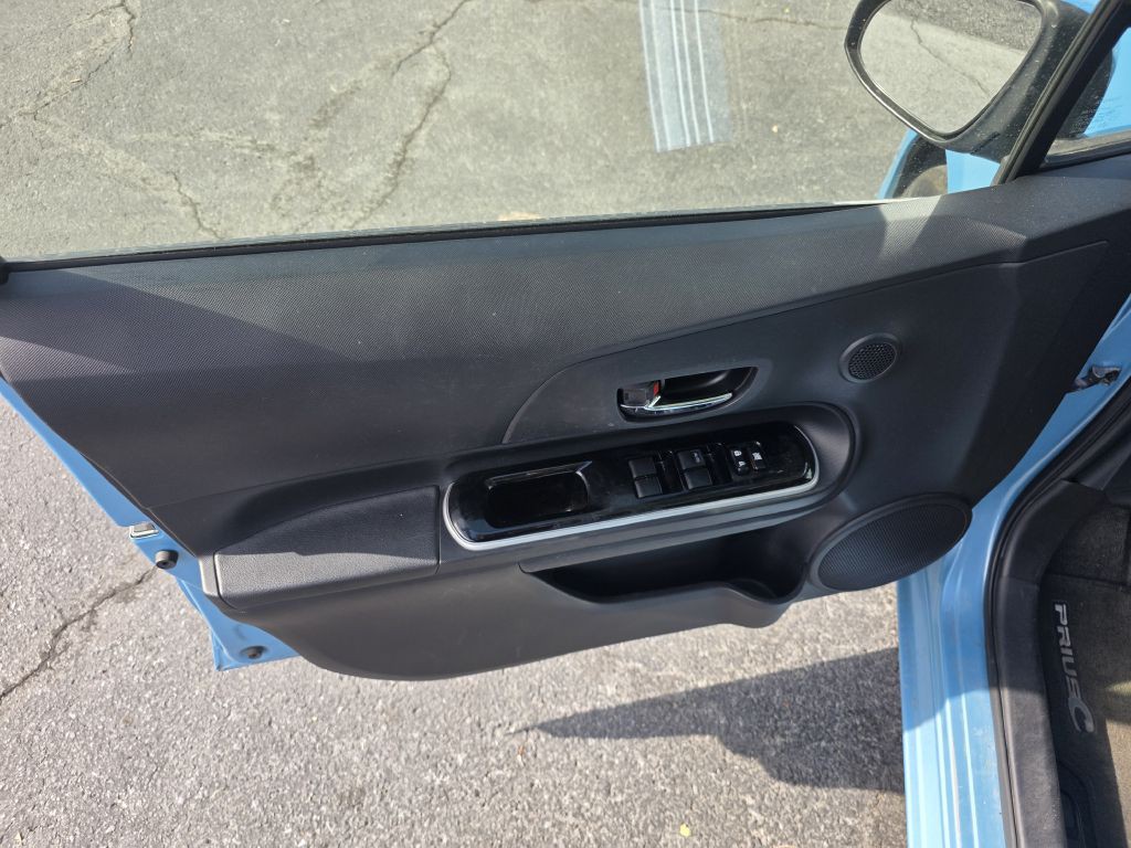 2015 Toyota Prius Image 6