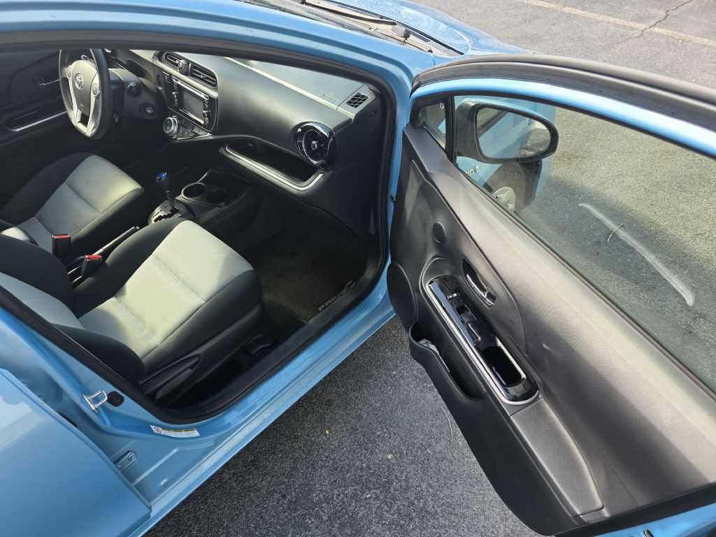 2015 Toyota Prius Image 9