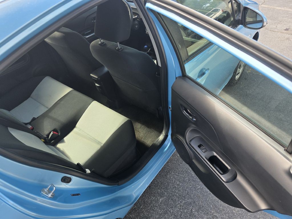 2015 Toyota Prius Image 10