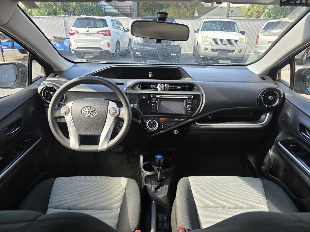 2015 Toyota Prius Image 11