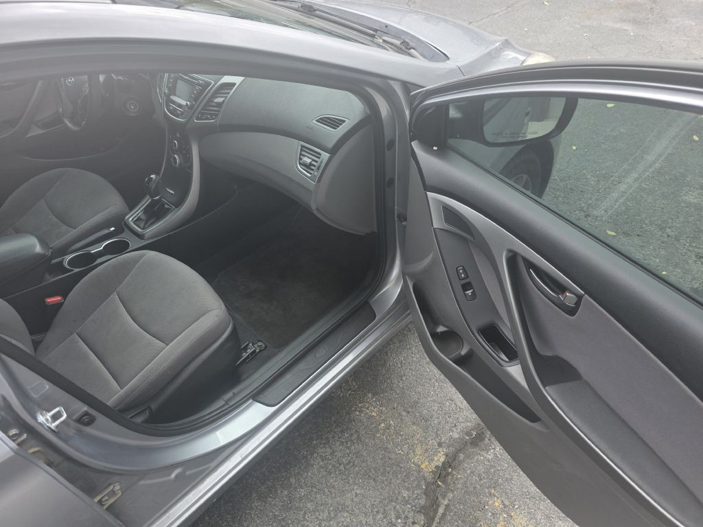 2016 Hyundai Elantra Image 8