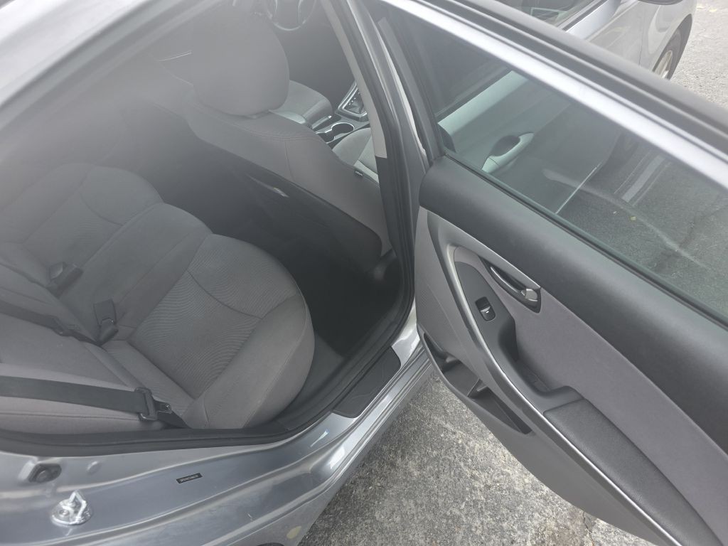 2016 Hyundai Elantra Image 9