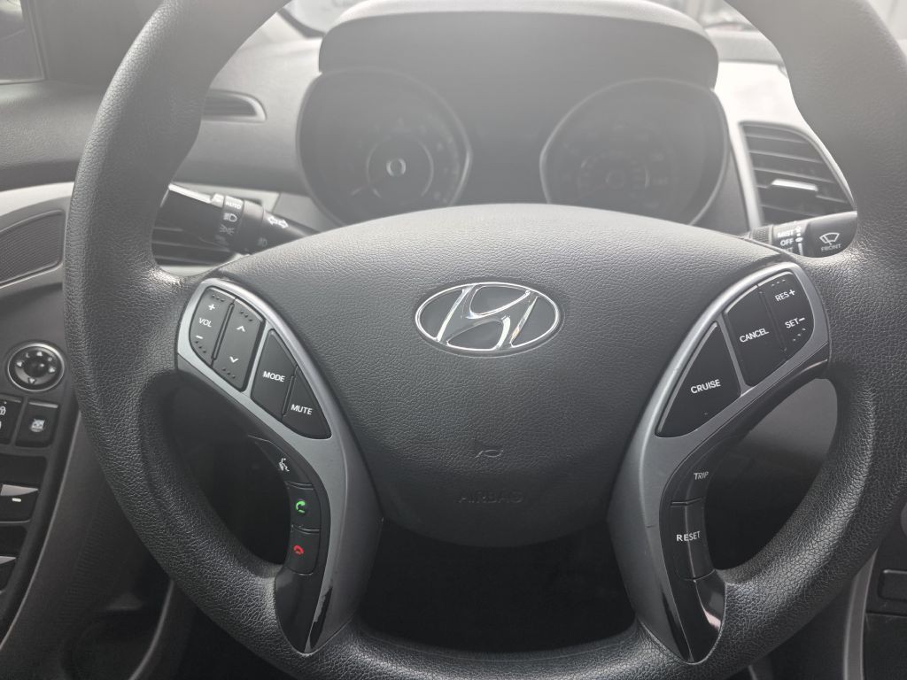 2016 Hyundai Elantra Image 11