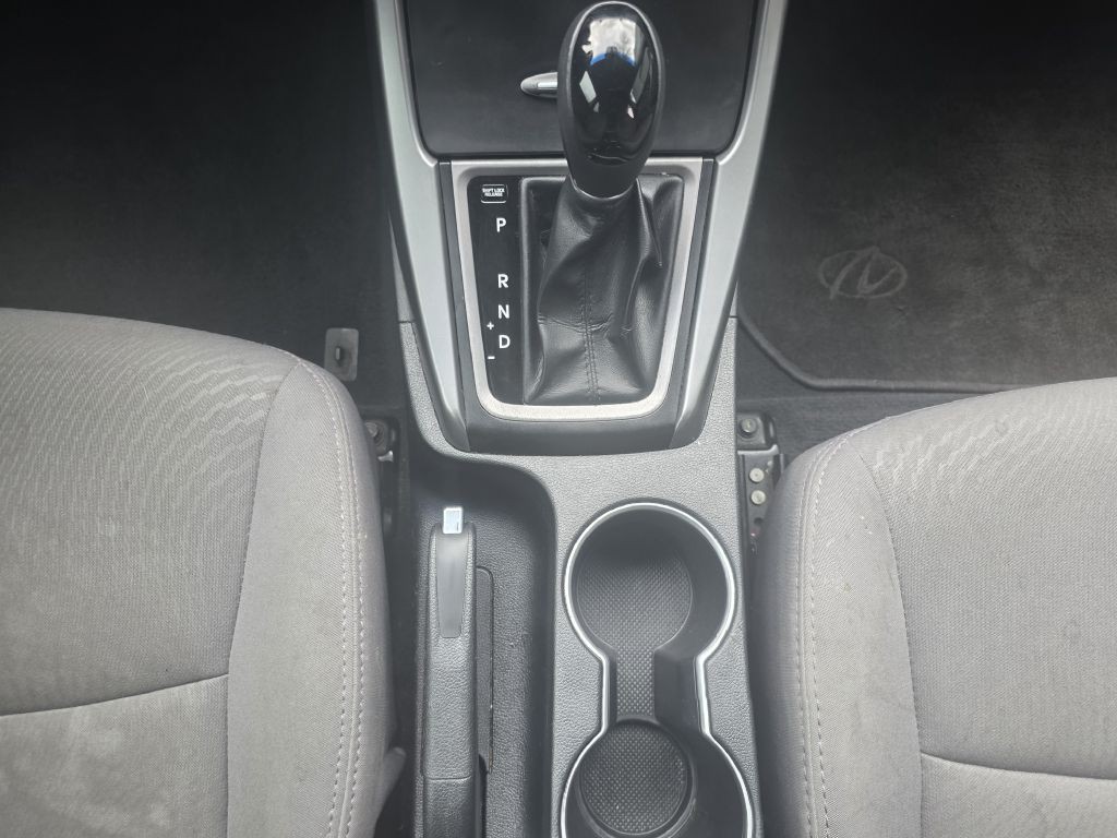 2016 Hyundai Elantra Image 14