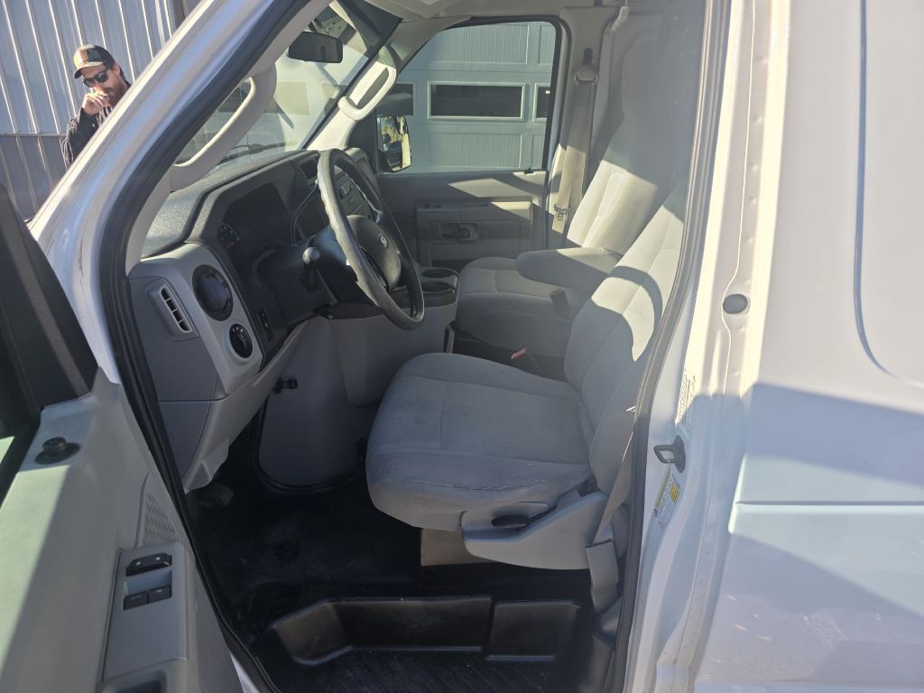 2011 Ford Econoline Image 5