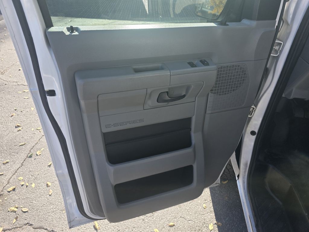 2011 Ford Econoline Image 6