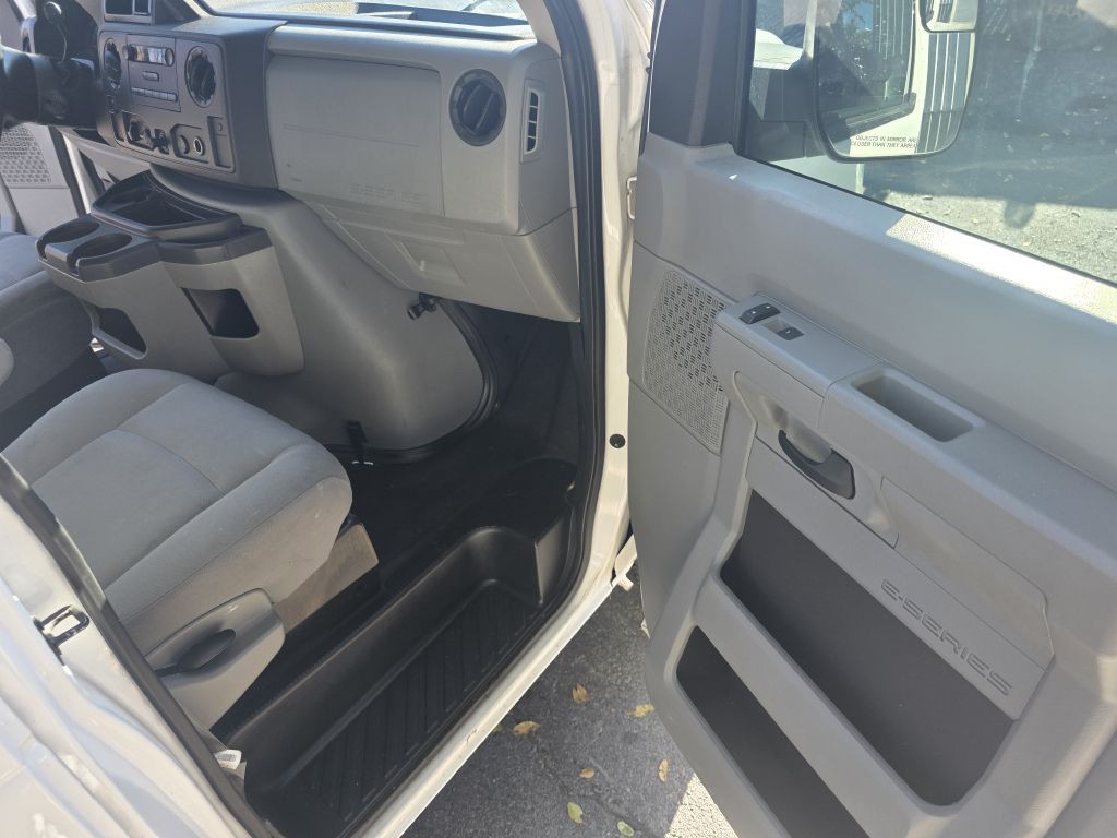 2011 Ford Econoline Image 11