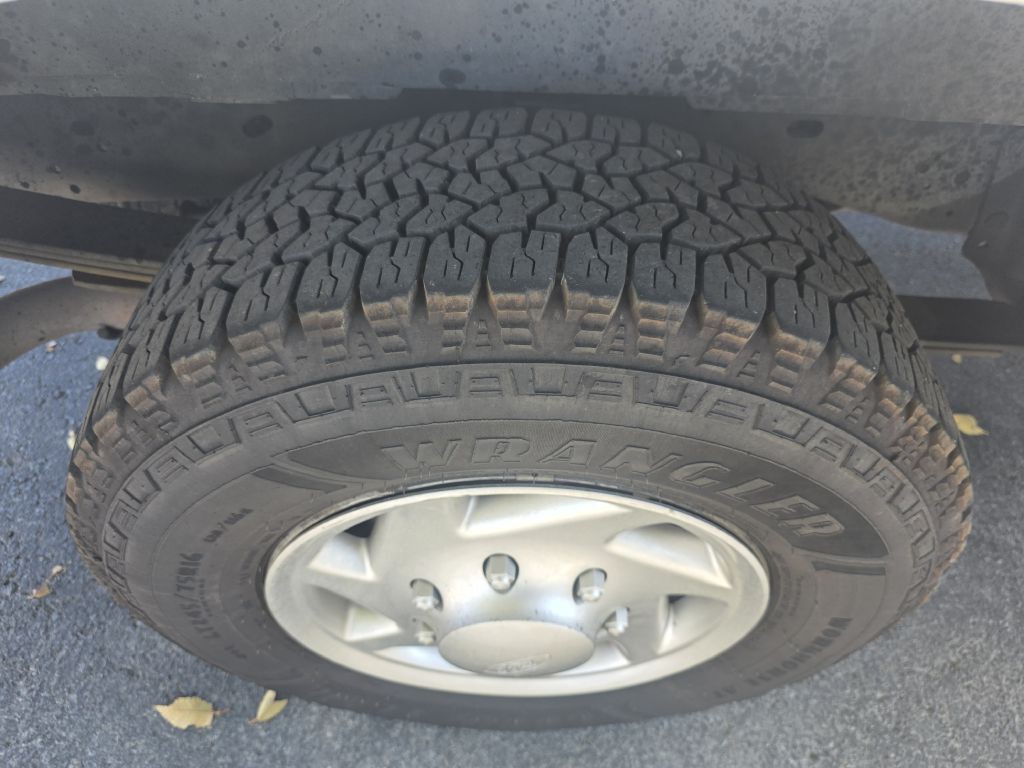 2011 Ford Econoline Image 13