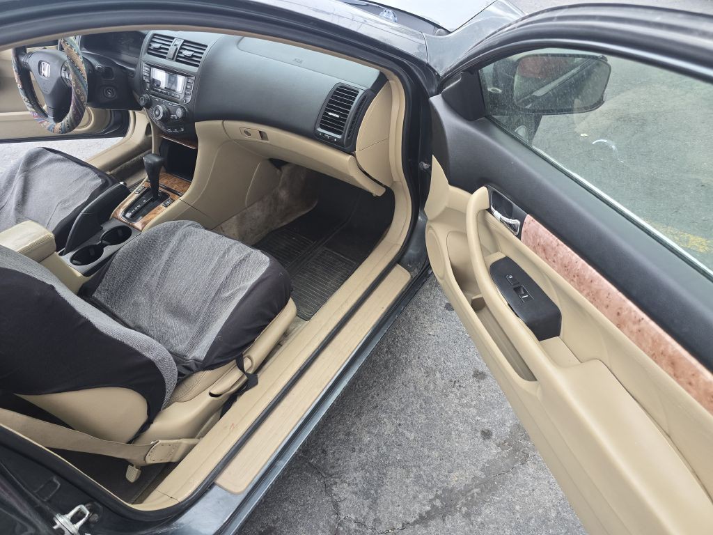 2004 Honda Accord Image 8