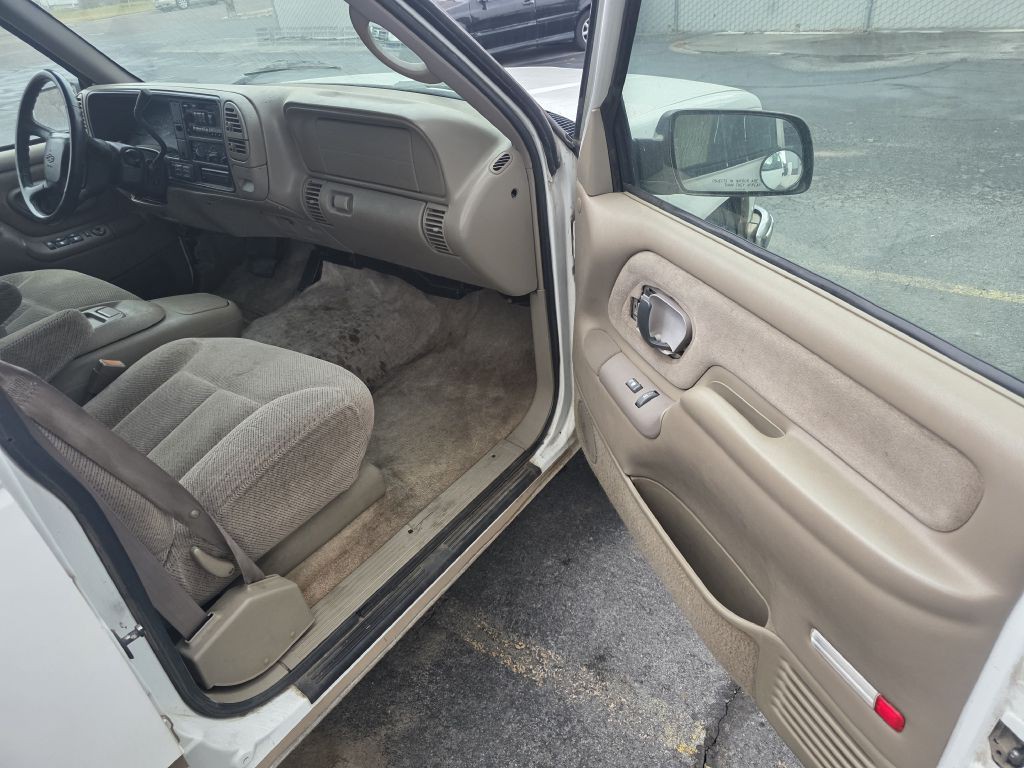 1999 Chevrolet Tahoe Image 9