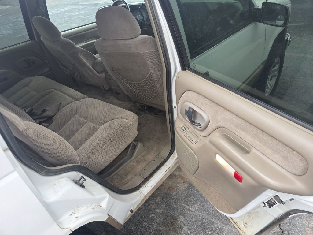 1999 Chevrolet Tahoe Image 10