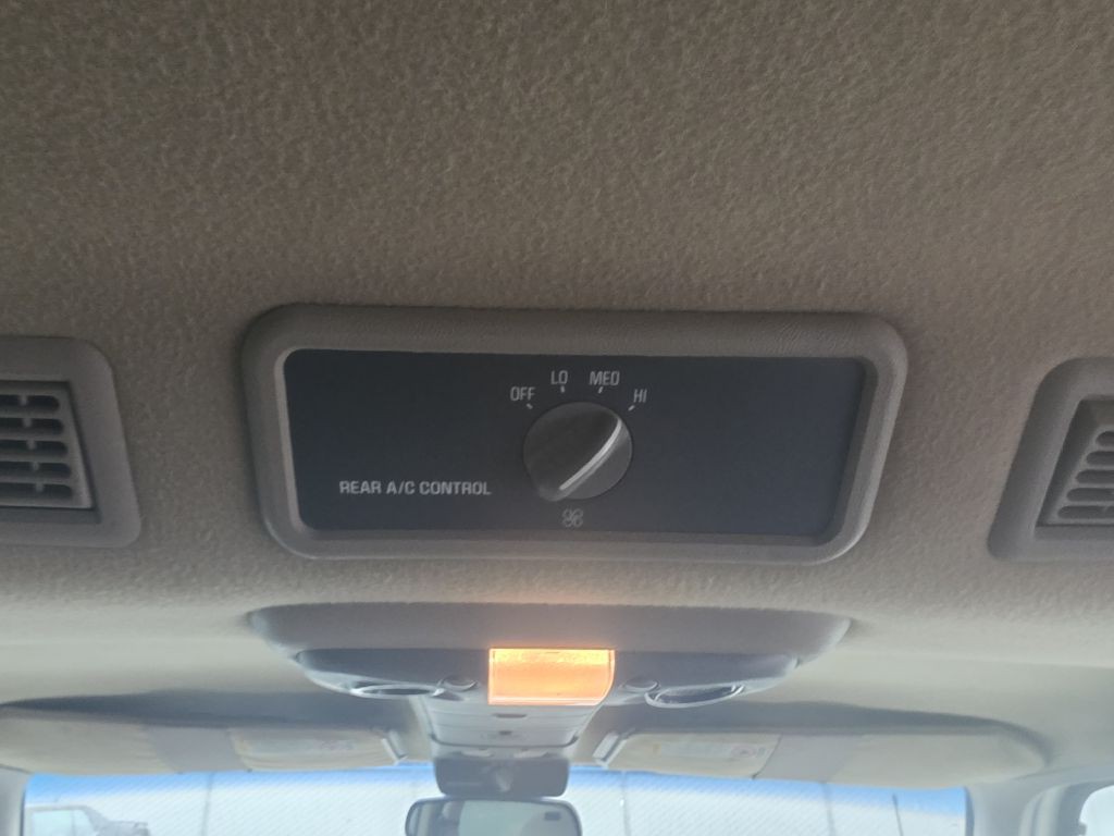 1999 Chevrolet Tahoe Image 12