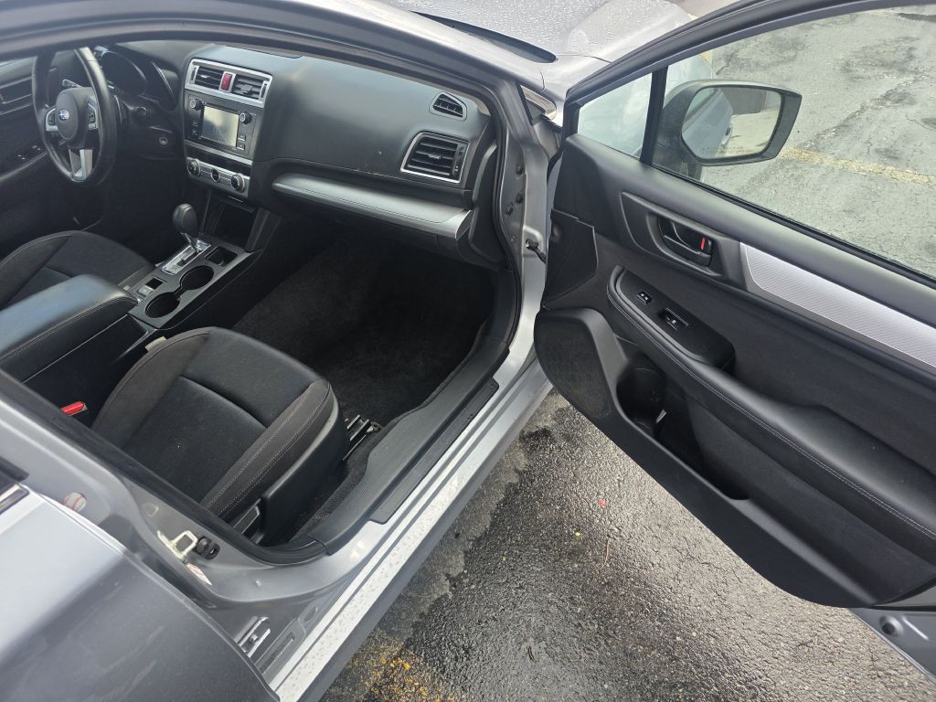 2015 Subaru Legacy Image 8