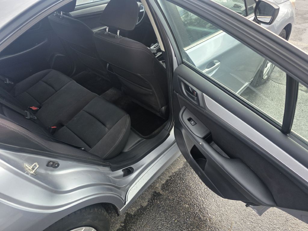 2015 Subaru Legacy Image 9
