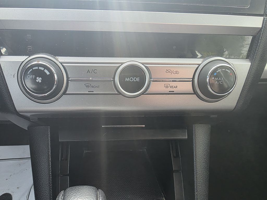 2015 Subaru Legacy Image 12