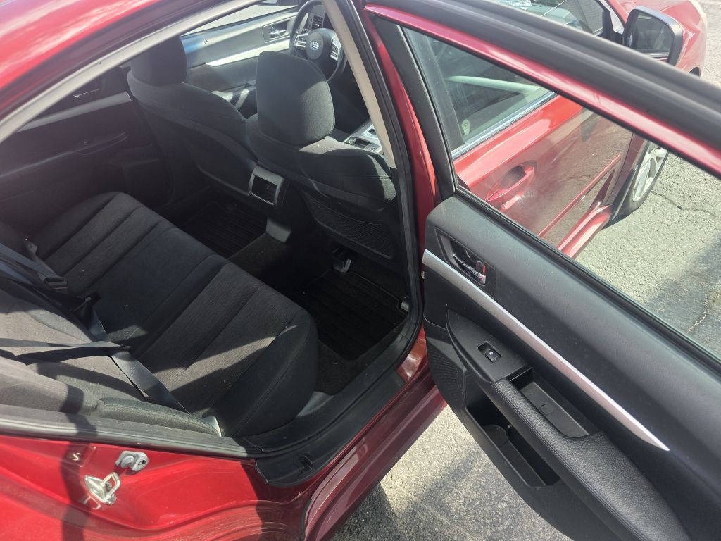 2013 Subaru Legacy Image 9