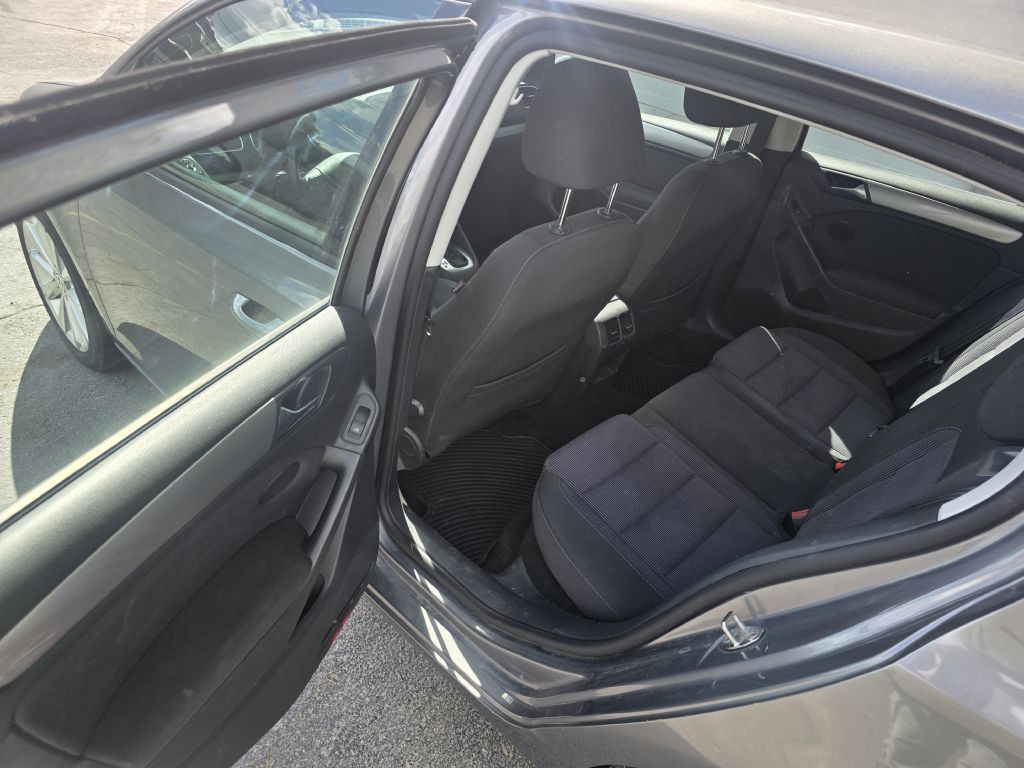 2014 Volkswagen Golf Image 8
