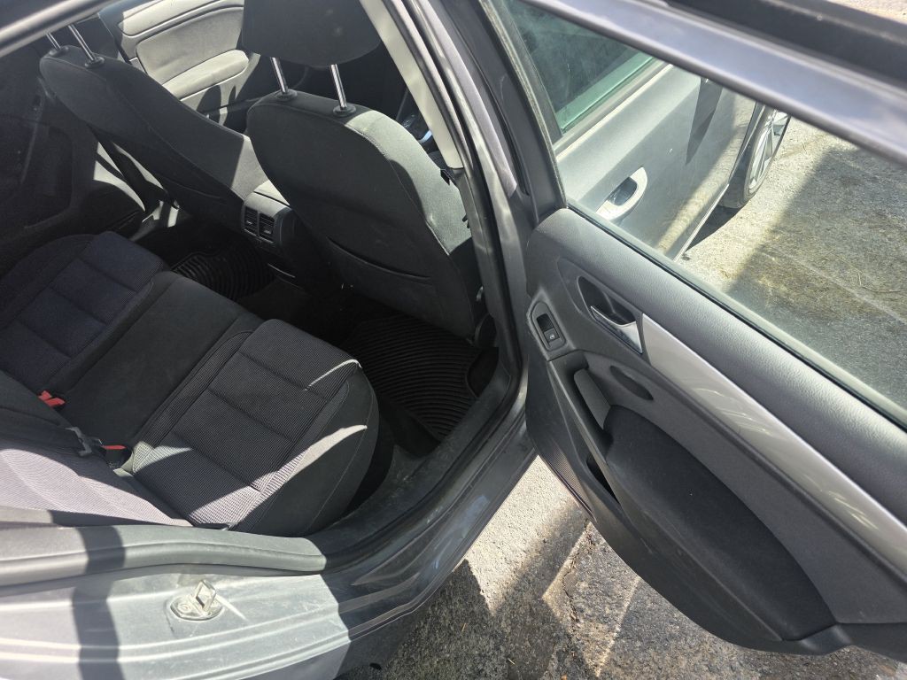 2014 Volkswagen Golf Image 11