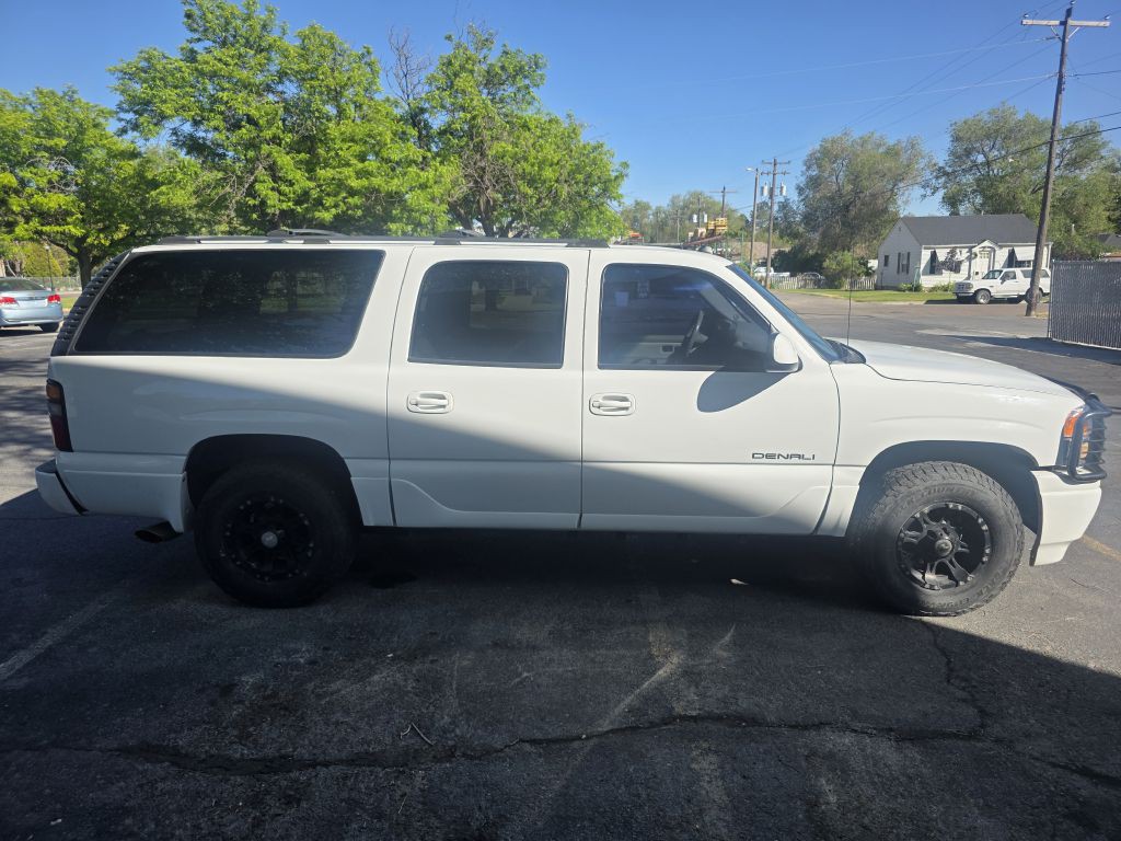2004 GMC Yukon Image 3